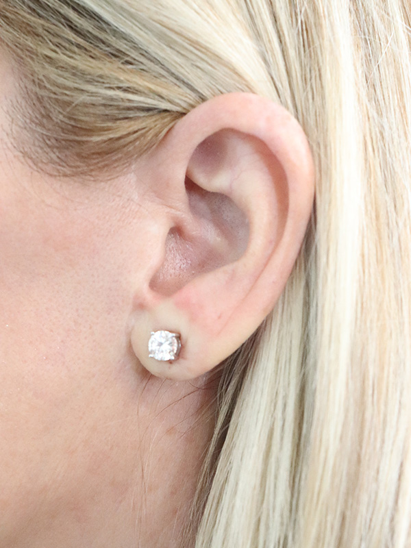 Earlobe Repair Before & After Gallery - Patient 346269 - Image 4